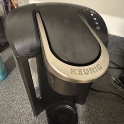 Keurig K-Select Single-Serve K-Cup Pod Coffee Maker with 12oz Brew Size, Strength Control LIKE NEW