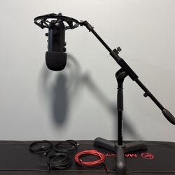 Blue Yeti Blackout Edition Microphone + Samson Stand + Blue Radius III Shockmount + Premium Cables