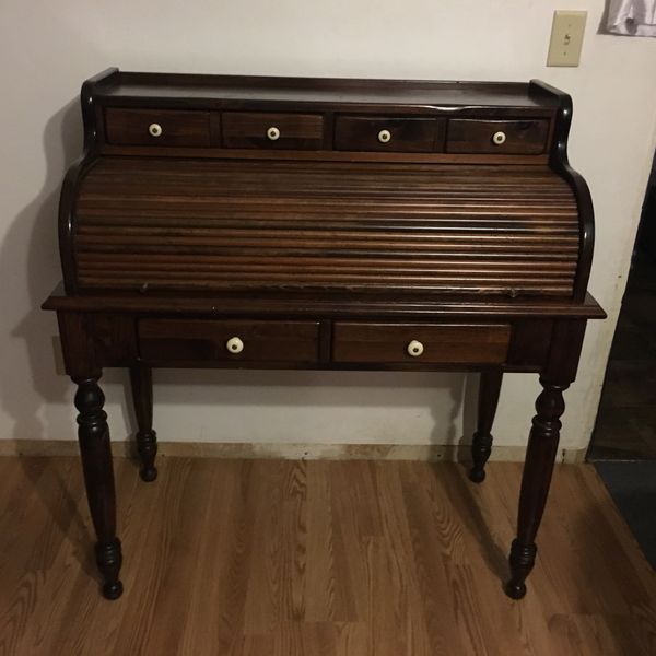 Ethan Allen Desk Old Tavern Antiqued Pine Roll Top for Sale in Fremont