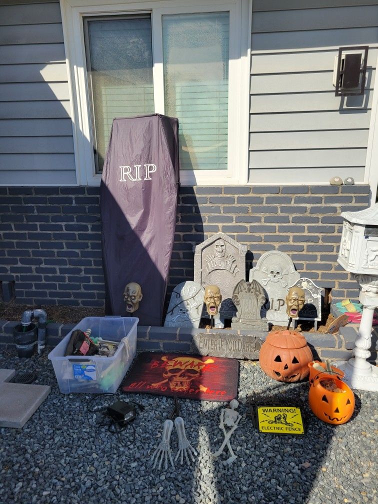 Outdoor Halloween (Graveyard) Decorations 