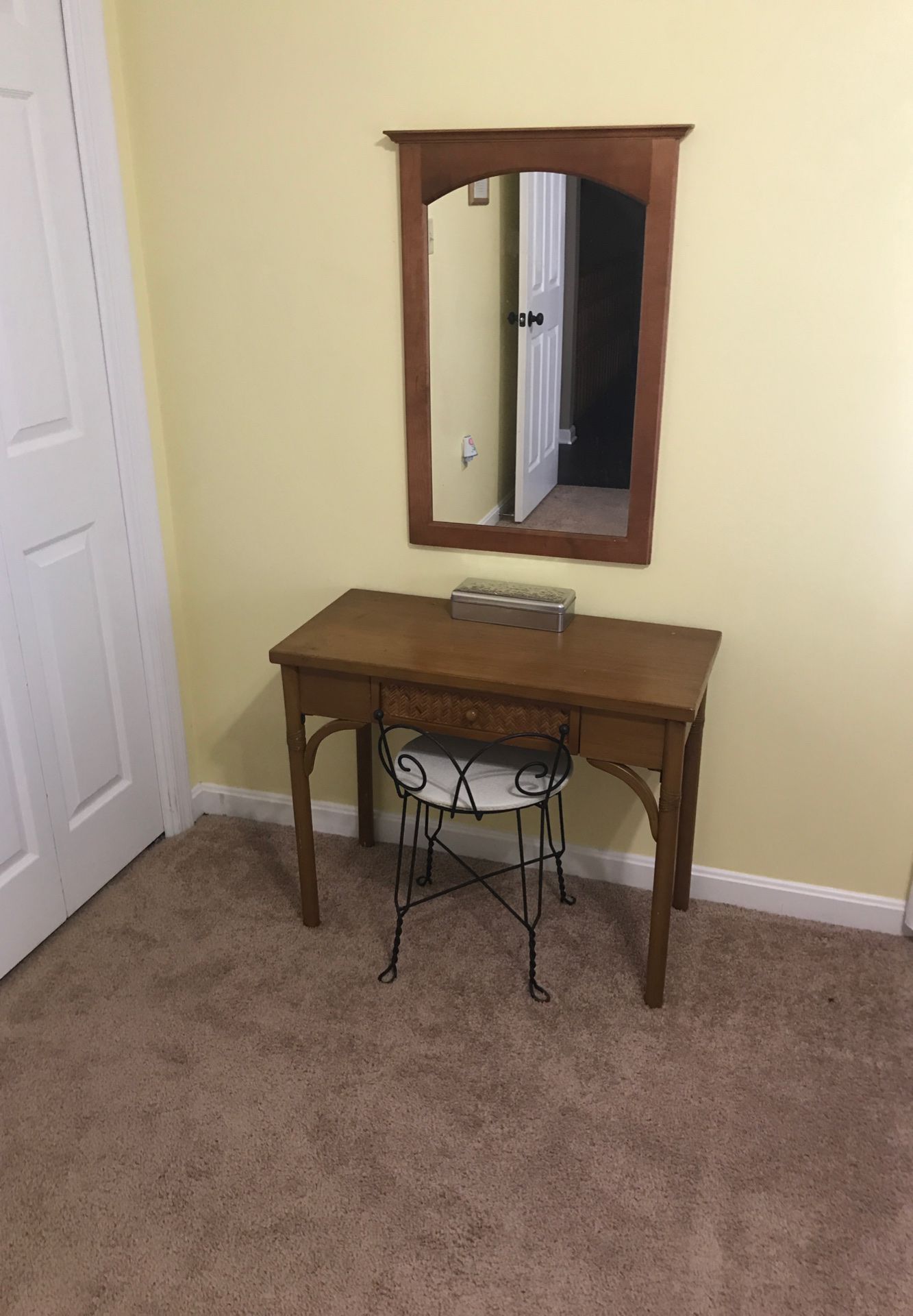 Make up table and mirror