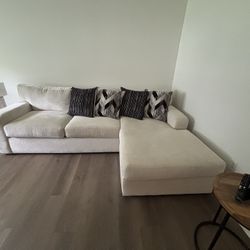 L Shape Couch With Pillows 