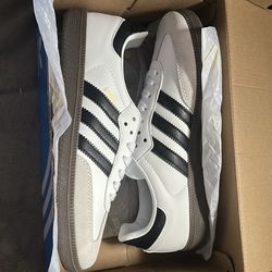 White sambas OG size 9