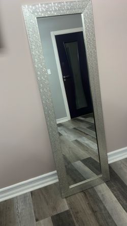 Stand up grey mirror