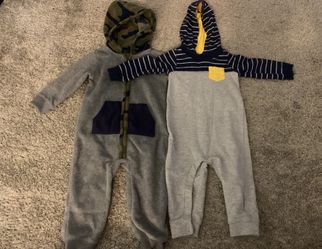 Lots of baby clothes new born and up