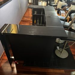 Modern Italian Bar And Stools