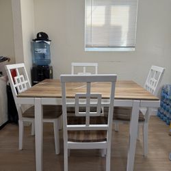 Kitchen Table With 4 Chairs.