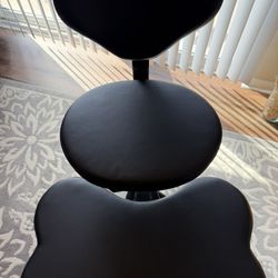 Viral Cross leg Chair
