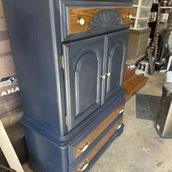 Armoire / Dressers 