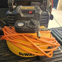 DEWALT 6-gallon 165 PSI electric pancake air compressor