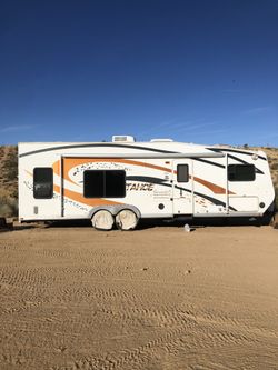 ITS AVAILABLE- 2008 26’ Tahoe Toyhauler Light with Tub FS W/ Fuel Station Dry Weight 5545