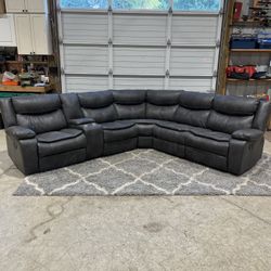 Large Reclining Sectional Couch (Free Delivery)