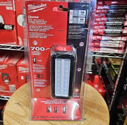 MILWAUKEE ROVER Service and Repair Flood Light with USB Charging