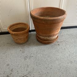Small and large clay pot with tray saucer