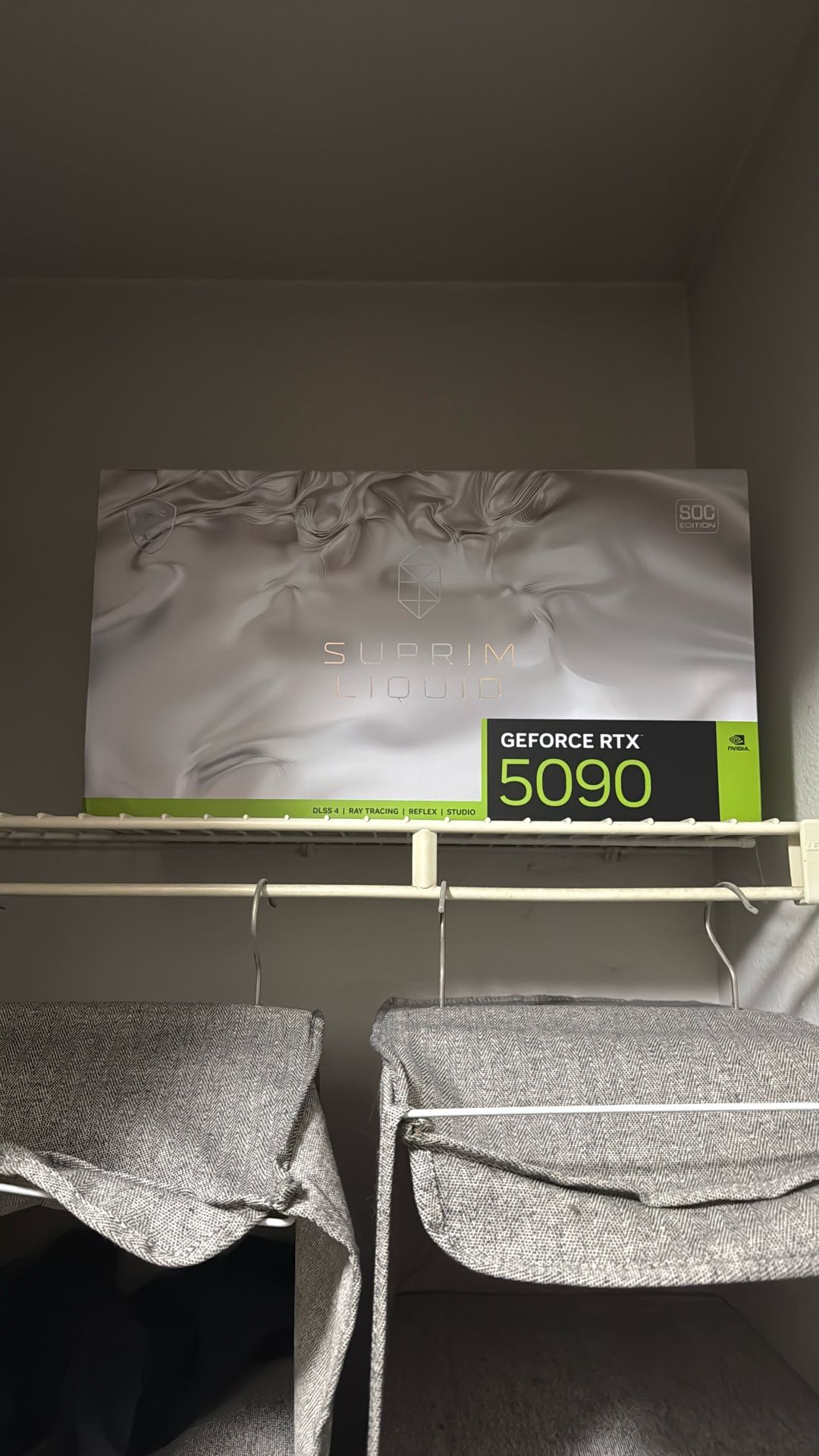 5090 MSI SUPRIM LIQUID SOC