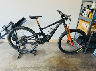 Specialized Enduro Full Suspension Mountain Bike