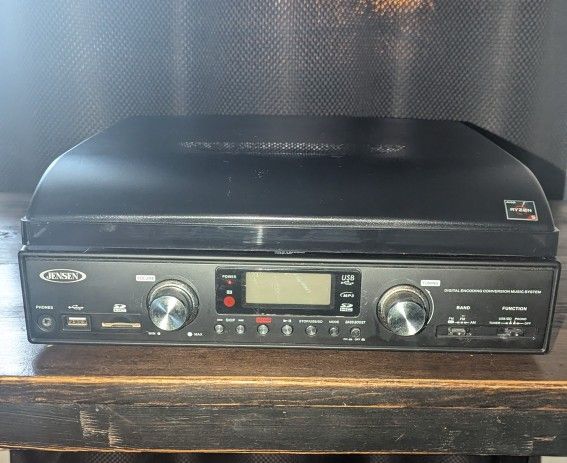 JENSEN JTA-460P Digital 3-Speed Stereo Turntable with MP3 Encoding & AM/FM Receiver