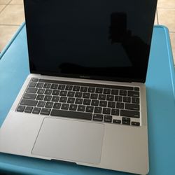MacBook Pro 13inch (2022)