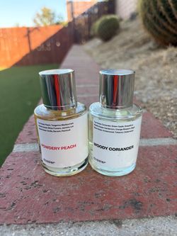Dossier powdery peach and woody coriander