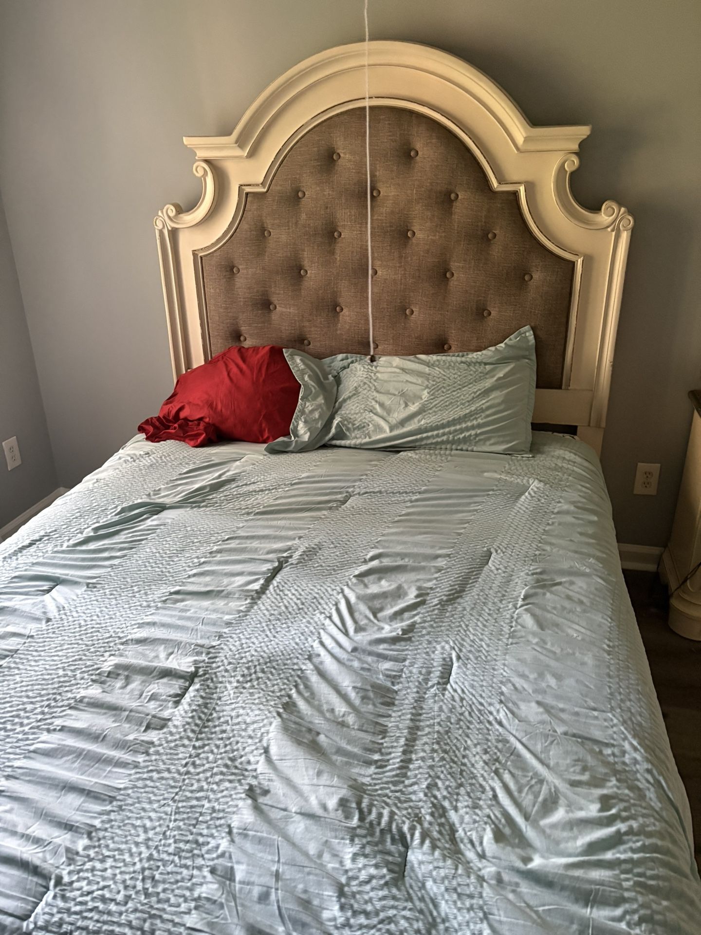 Queen Bedroom Set