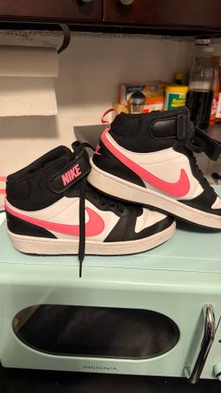 Nike Size 6 (pink)