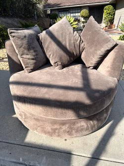 Jonathan Louis Swivel Chair