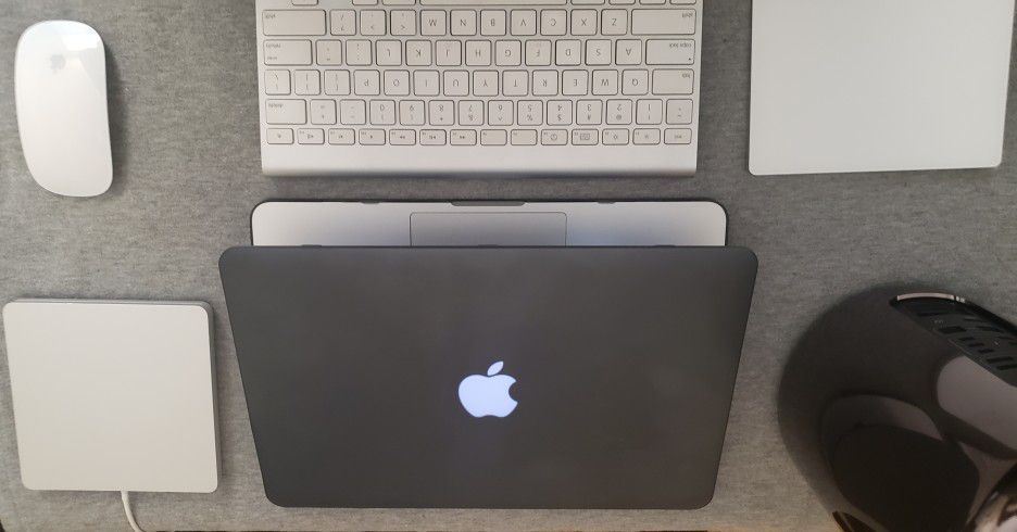 Apple Mac Pro & Apple Mac Pro Laptop w/ Retina (Accessories Included) $600