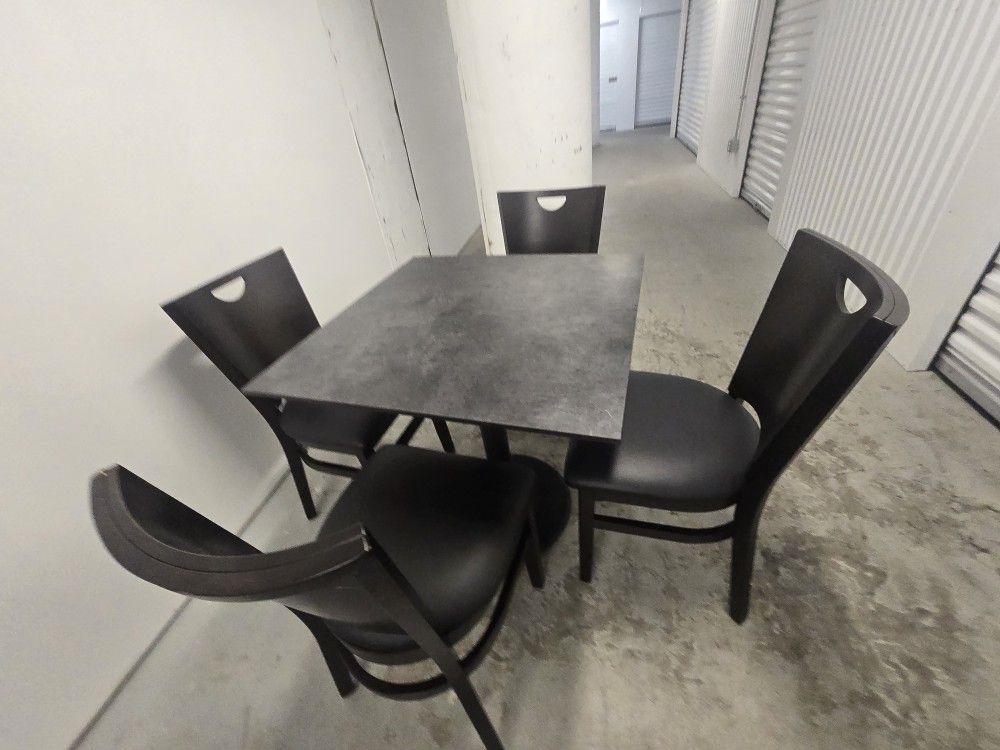 Selling Restaurant Tables And Chairs