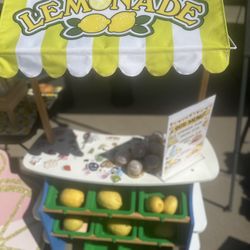 Melissa & Doug Lemonade/grocery Stand