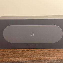 BEATS PILL x KIM KARDASHIAN 