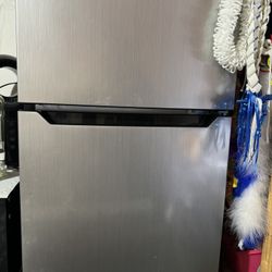 Emerson Mini Fridge With Freezer