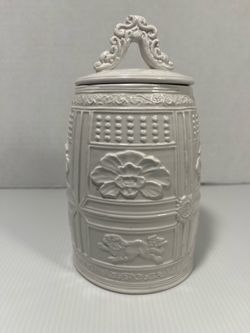 RARE! Vintage White Ceramic Foo Dog Decorated Lidded Jar Made in Italy 7.5"