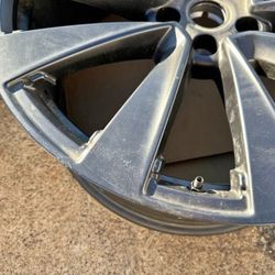 (1) Rear 2023 Tesla Model X Plaid Wheel Original 