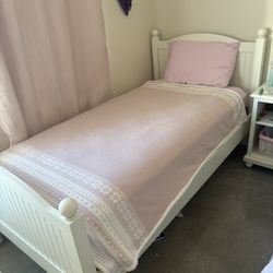 Pottery Barn Catalina Bed Twin Size White