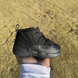 Jordan 12 Retro Sneakers Kids Size 6C Black Yellow Logo Low Top 850000-071