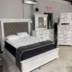 Kanwyn Whitewash Upholstered Storage Bedroom Set 