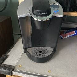 KEURIG Coffee Machine 