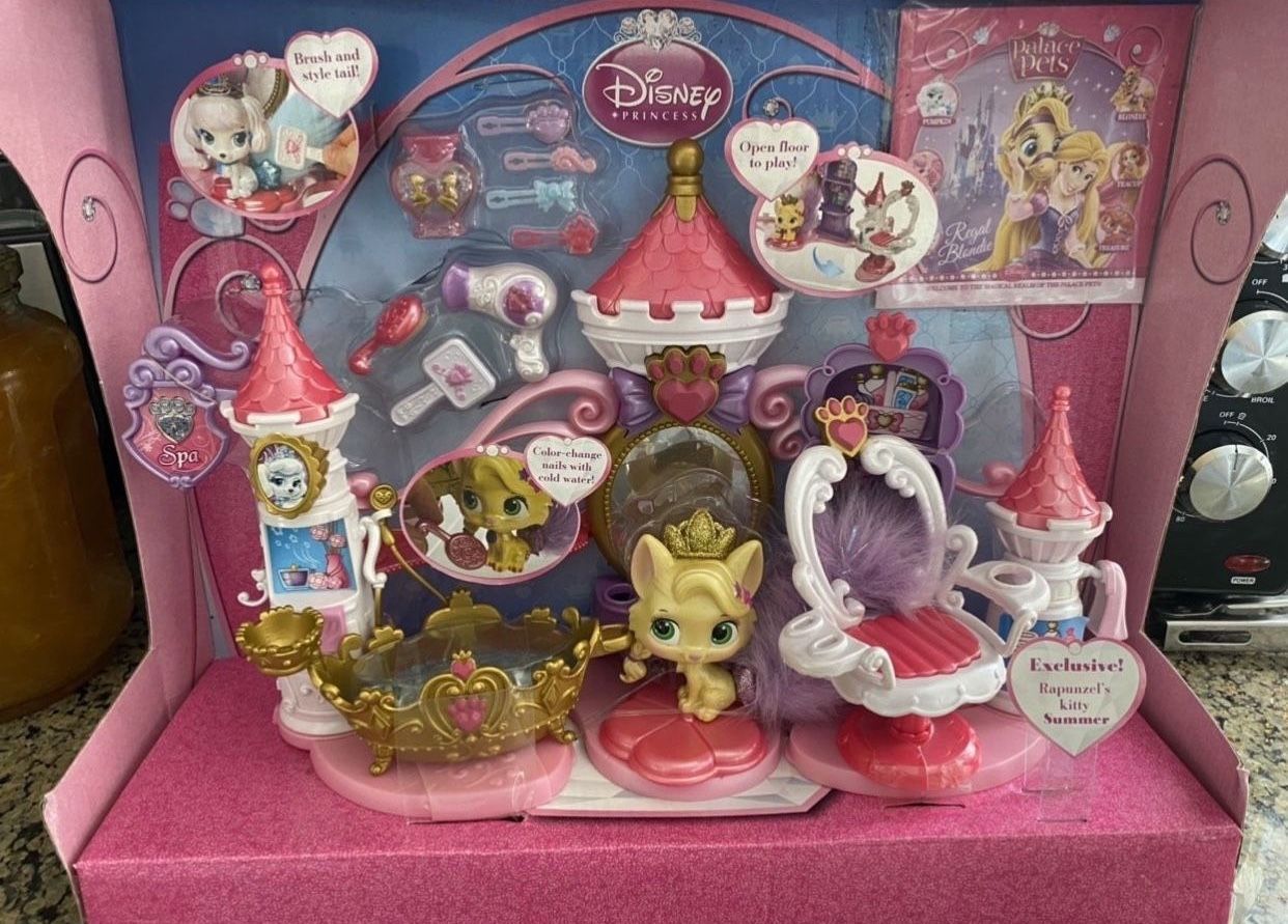 DISNEY PALACE PETS PAMPER BEAUTY SALON SUMMER RAPUNZEL PLAYSET