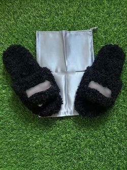 Men’s fur slides