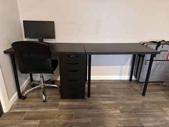 Black Desk 