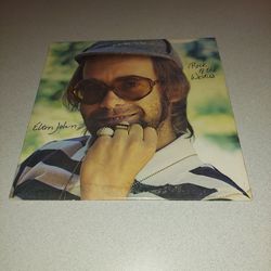 VINTAGE 1977 ELTON JOHN ROCK OF THE WESTIES ALBUM 