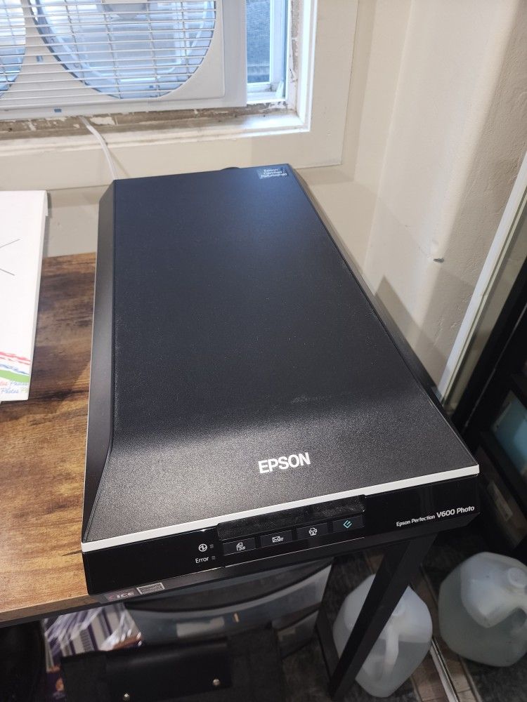 Epson Perfection V600 Photo Scanner – Like New