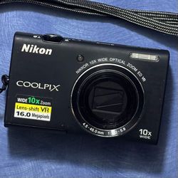 Nikon COOLPIX S6200 Digital Camera
