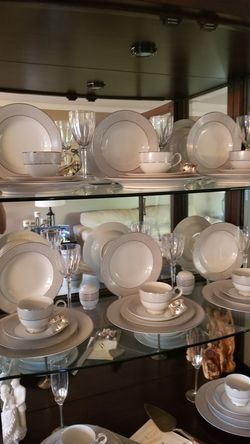 MIKASA 5 pc fine china /6 settings