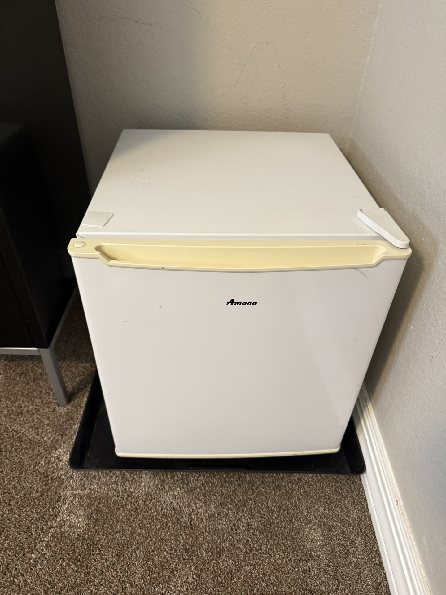 Amana Mini Fridge With Fridge