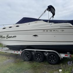 30’ 2001 Regal Commodore 2765 Volvo Penta engine DUO Prop