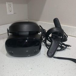 SAMSUNG HMD VR Odyssey+ Windows Mixed Reality Headset with 2 Wireless Controllers 3.5" Black