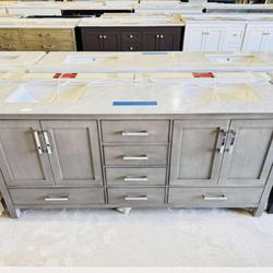 Beautiful Bathroom Vanity in Gray 72”, double sink soft close solid wood $999 