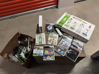 Huge Wii Bundle: 10+ Games, Controllers, Wii Fit, Wii Sports Bundle: Read!!