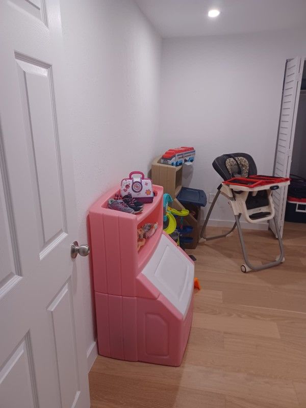 Se Renta Cuarto En Casa De Familia , Por La 22 Avenida Y la 49 St del north West